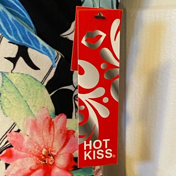 NWT 🌸 Spaghetti Strap Crop Top tank by Hot Kiss - Picture 4 of 12